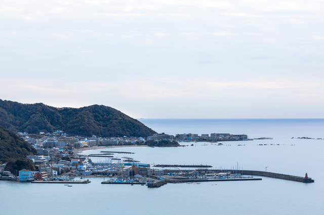 葉山港(鐙摺港)